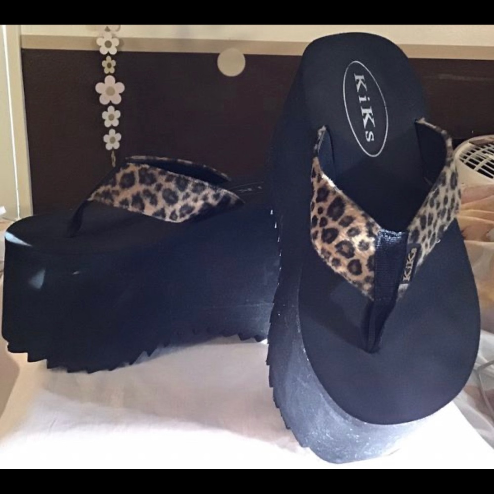 Kiks Footsies Platform flip flops platform sandals